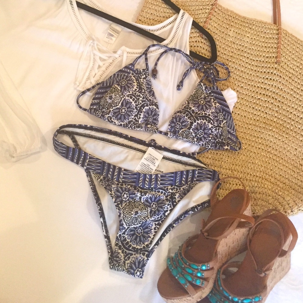 Look in my closet..BUNDLE and SAVE!!!!!